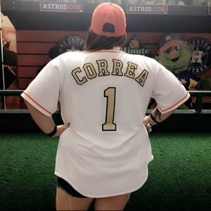 Meet your Posher, Leanna